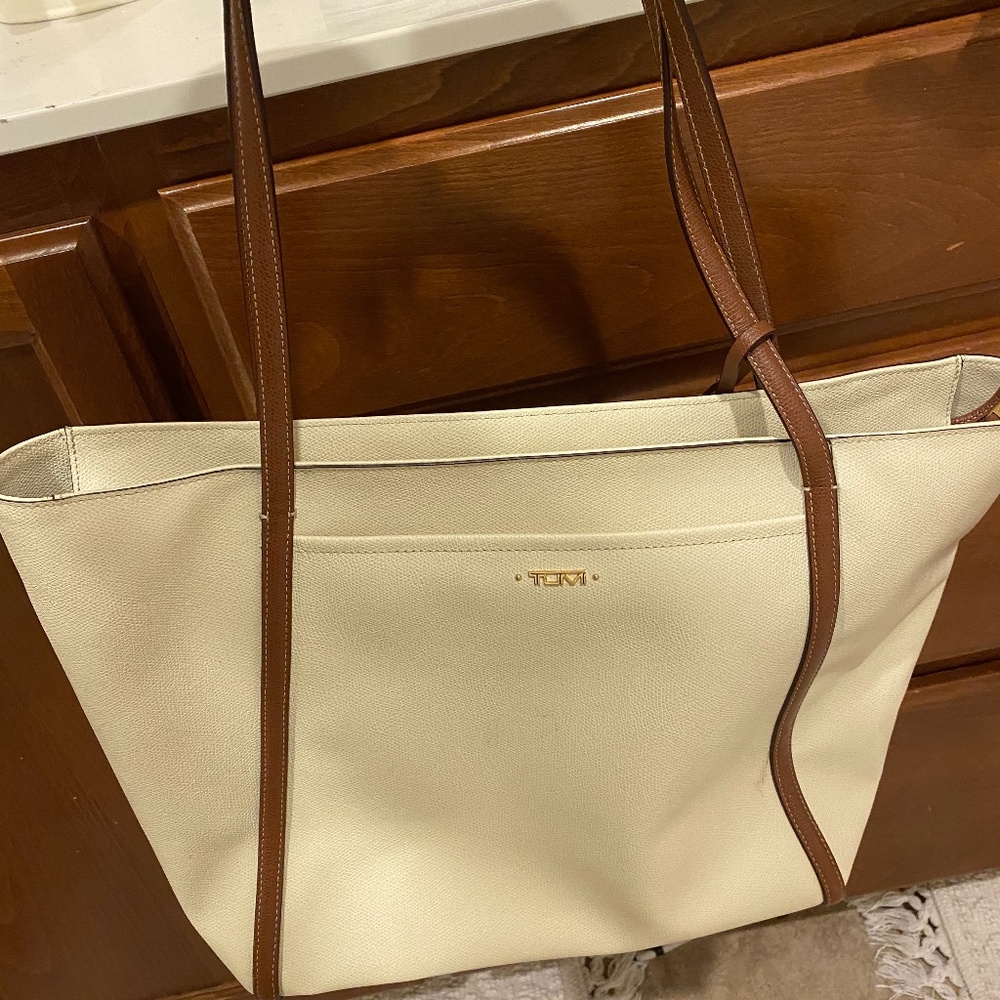 TUMI Everyday Leather Tote Bag